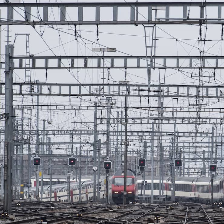 Zuege schlaengeln sich ueber die Gleise anlaesslich einer Medienkonferenz zum Thema "SBB Strategie 2020 und aktuelle Innovationsprojekte"