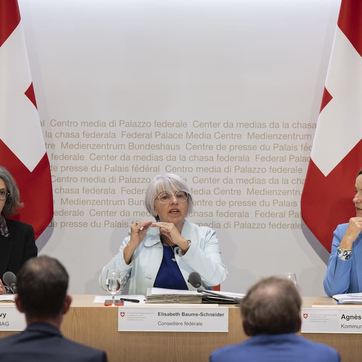 SCHWEIZ BUNDESRAT PRESSEKONFERENZ KRANKENKASSE PRAEMIEN 2025