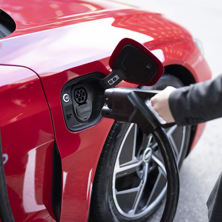 SCHWEIZ OERLIKON E-MOBILITAET AUDI LADESTATION