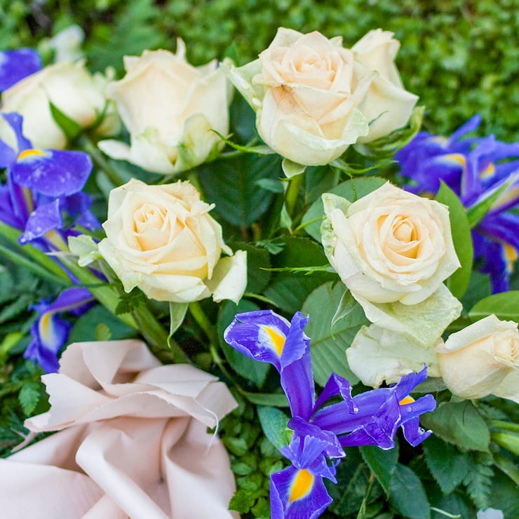 Blumen auf Grab Friedhof