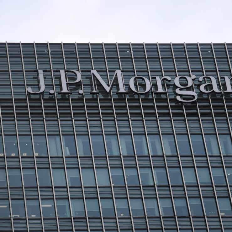 Fears grow of global banking crisis following Credit Suisse losses and SVB bank failure