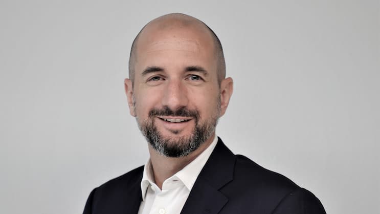 Würde gerne die Alpen mit Tourenskis überqueren: Roman Hardmeier, Generalagent der AXA Generalagentur Zürich-Oerlikon.