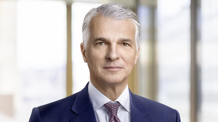 «Nous entrons dans la prochaine phase de l'intégration, au cours de laquelle il sera important de réaliser de nouveaux gains de coûts, de capital, de financement et fiscaux»: Sergio Ermotti, directeur général d'UBS.