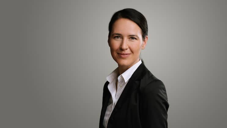 «Die Zunahme der Nutzung von KI zeigt, dass solche Applikationen auch für KMU zunehmend unausweichlich werden»: Kathrin Braunwarth, Tech-Chefin von Axa Schweiz.