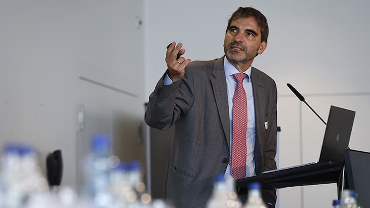 Der Ökonom und Professor Aymo Brunetto an der diesjährigen SIBA-GV.