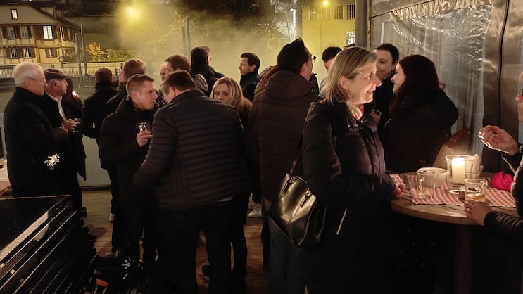 Outdoor-Apéro mit Glühwein und Maroni beim Berner Schwellenmätteli.