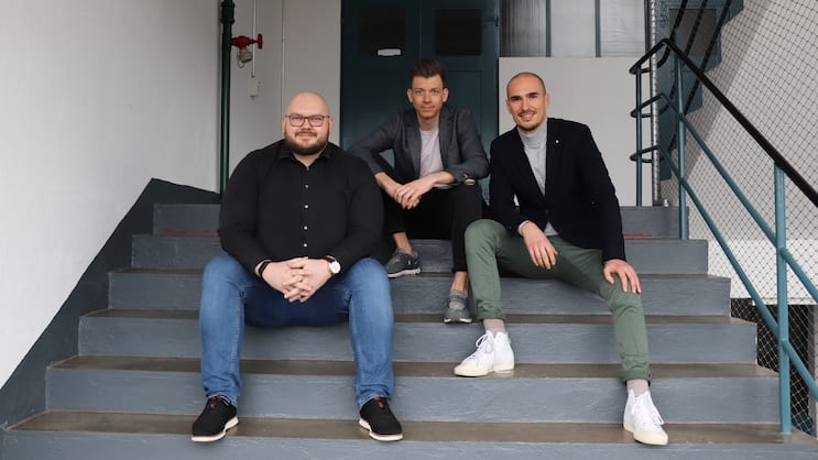 «Wir bieten KMU transparente, einfache und bedürfnisgerechte Bausteine, um die individuellen Risiken abzusichern»: Vedran Pranjic, Felix Huemer und Benedikt Andreas (v.l.) vom Insurtech Helvengo.