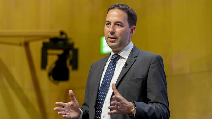 Christian Mumenthaler, CEO von Swiss Re, verpasst dem Unternehmen eine neue Organisationsstruktur.