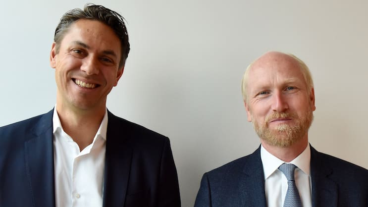 Sehen zunehmendes Interesse für Kryptos durch Pensionskassen und Versicherungen: Roman Knipprath, Head Insurance Clients bei DWS, und Sven Württemberger, CEO DWS Schweiz.