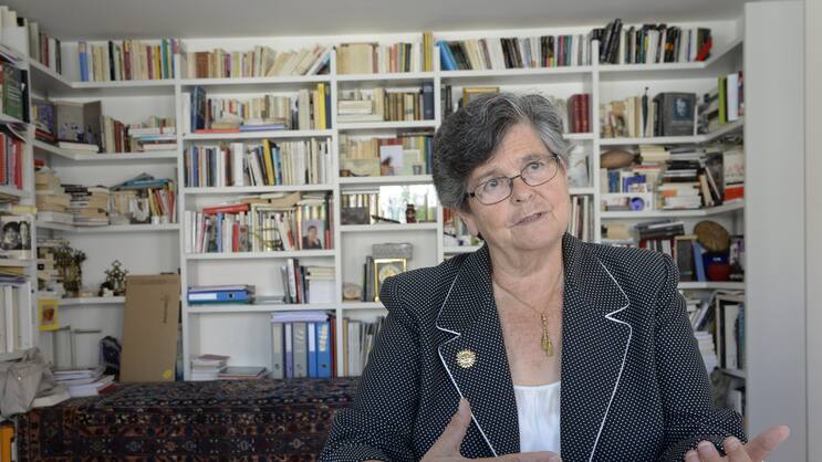 Alt Bundesrätin Ruth Dreifuss ist nicht stolz auf das Rentensystem. Sie fordert, dass die Eintrittsschwelle in die Pensionskasse sowie der versicherte Mindestlohn gesenkt wird.