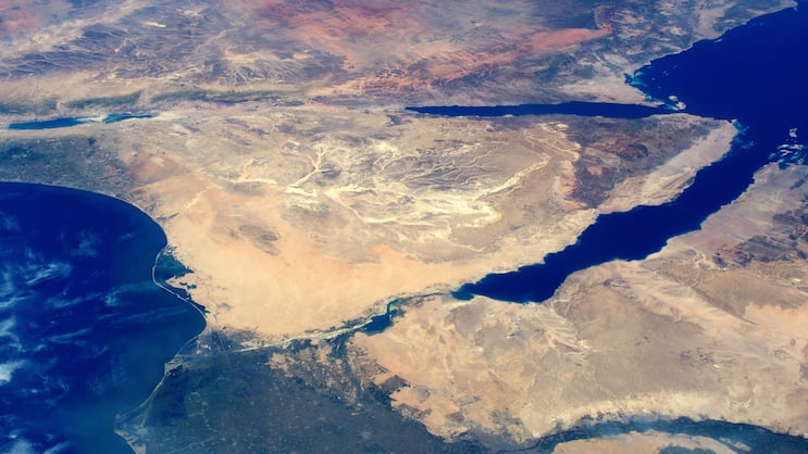 Über den Suez-Kanal verläuft ein grosser Teil der weltweiten Handelsgüter.