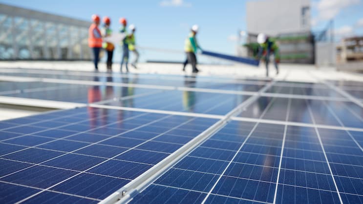 Anfang 2024 müssen alle Versicherer mit einem jährlichen Umsatz von mehr als 40 Millionen Euro oder 250 Mitarbeitern die Corporate Sustainability Reporting Directive (CSRD) für das Geschäftsjahr 2023 umsetzen.