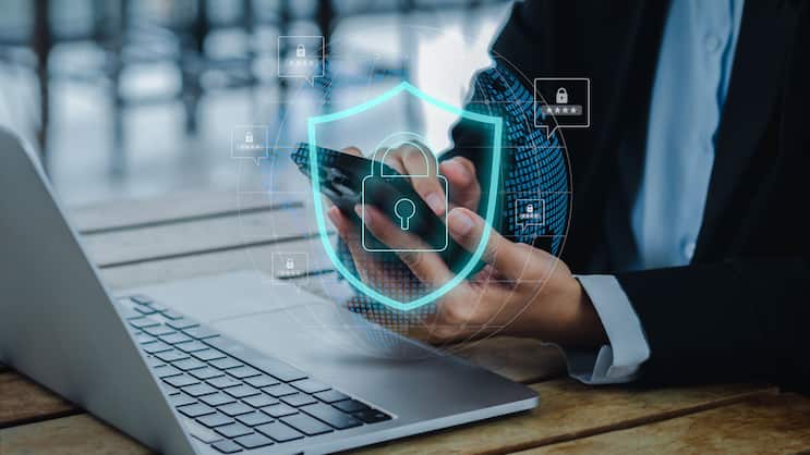 Es ist wichtig, dass besonders im Internet exponierte Dienste und Systeme in sehr kurzen Intervallen aktualisiert werden.