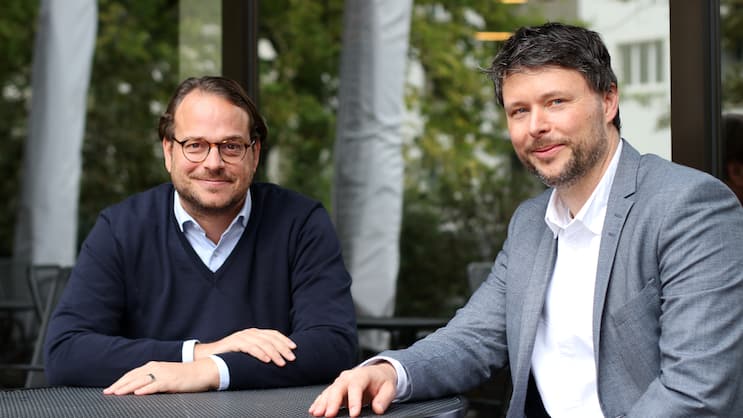 v.l.: Daniel Zangger, Head of Branding von Baloise und Lukas Eiselin, CEO von MetaDesign.