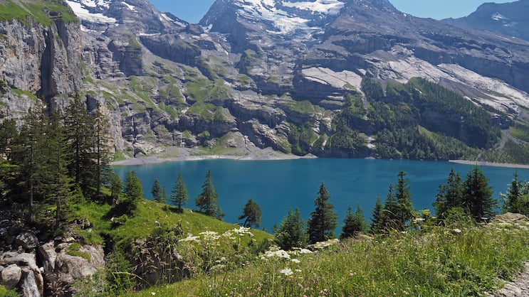 Im Fall von Kandersteg ist das neue 3D-Modell in der Lage, die Wechselwirkung zwischen einem Felssturz und dem nahegelegenen Oeschinensee zu simulieren.