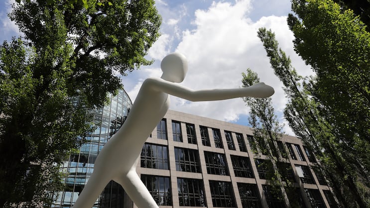 Skulptur bei Munich Re in München: Die US-Tochter HSB bietet Spezialversicherungen und Rückversicherungen.