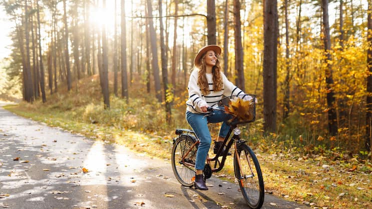 Vor allem in Herbst- und Wintermonaten gilt auch auf dem Velo: Augen auf vor den Gefahren im Strassenverkehr.