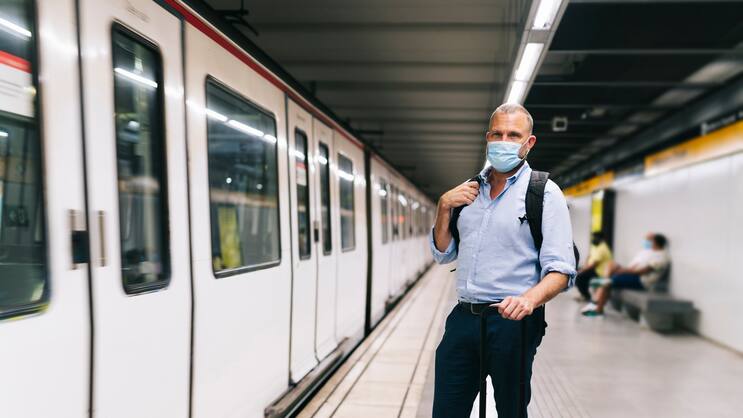 Geschäftsreisen sind derzeit mit erhöhten Risiken verbunden. Unternehmen rechnen mit Ausfällen von Mitarbeitenden und investieren mehr in deren Gesundheit.