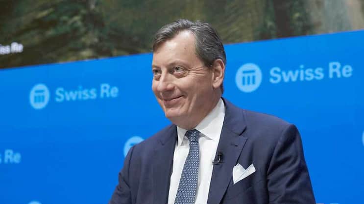 Trotz Marktschwankungen erwartet das Unternehmen weiter steigende Preise in der Rückversicherung. Im Bild: Swiss Re-Finanzchef John Dacey.