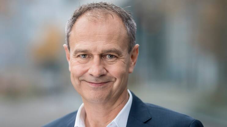 Der Verwaltungsrat der Helsana-Gruppe hat Patrick Frank als neuen Leiter des Geschäftsbereiches Informatik sowie Mitglied der Geschäftsleitung gewählt. Patrick Frank wird damit die Nachfolge von Hans-Peter Keller übernehmen, der das Unternehmen per Ende Oktober 2022 auf eigenen Wunsch verlassen hatte.