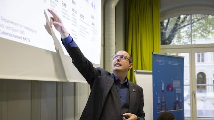 Florian Schütz, directeur de l'Office fédéral de la cybersécurité OFCS, lors de la conférence de presse de lundi à Berne.
