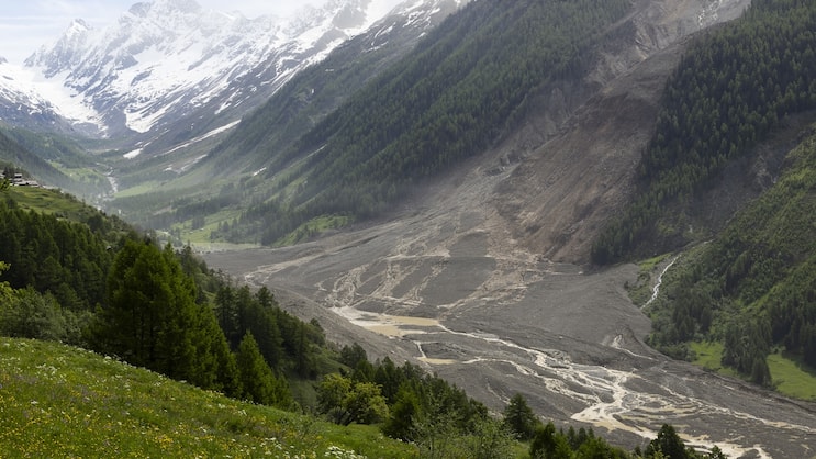 Der Bergsturz im Walliser Bergdorf Blatten hat laut dem Forscher gezeigt, welch enormes Zerstörungspotenzial von Naturgefahren ausgeht und wie schwer sich solche Ereignisse vorhersagen lassen.