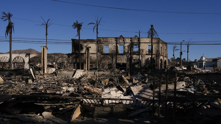 Rovine carbonizzate a Los Angeles: «di gran lunga la catastrofe naturale più costosa dell'anno», afferma Tobias Grimm, climatologo capo presso Munich Re.