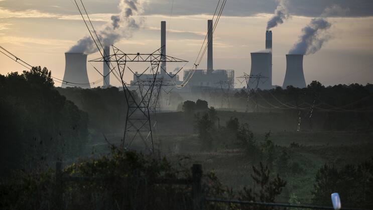 Kohlekraftwerk in den USA: Keines der 30 weltweit grössten Versicherungs- und Rückversicherungsunternehmen hat so umfassende Richtlinien bezüglich Kohle, Öl und Gas, dass die Einhaltung des 1,5-Grad-Pfades gewährleistet ist.