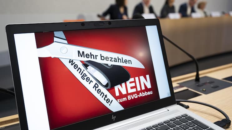 Das Plakat «Nein zum BVG-Abbau» der Gegner der Pensionskassenreform.