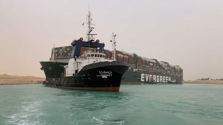 Der Frachter «Ever Given» steht quer im Suezkanal: Das Containerschiff ist 400 Meter lang.