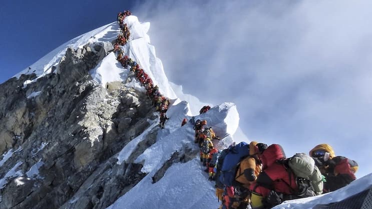 Stau in der Todeszone unter dem Gipfel des höchsten Berges der Welt: Dieses Jahr sind hier noch mehr Leute unterwegs als 2019.