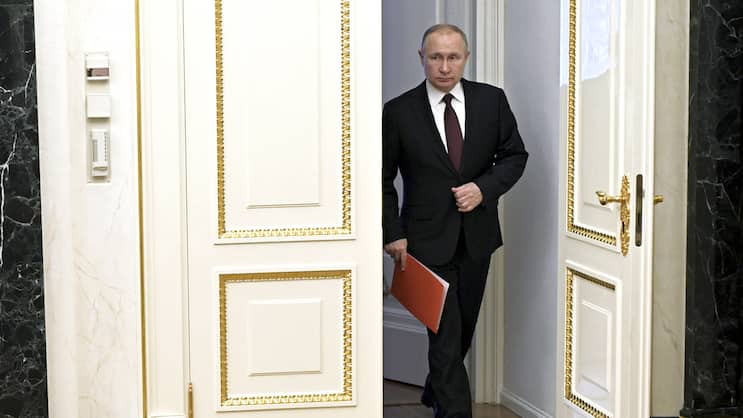 Russlands Präsident Wladimir Putin reagiert auf die Wirtschaftssanktionen westlicher Länder mit einem neuen Gesetz.