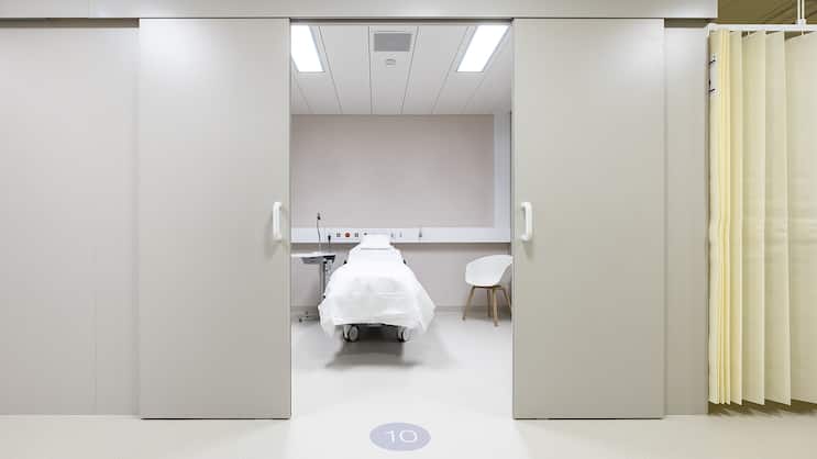 Einblick in einen Behandlungsraum im neuen ambulanten Zentrum des Stadtspitals Zürich an der Europaalle.