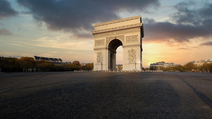 Paris l'Arc de Triomphe Corona-Pandemie