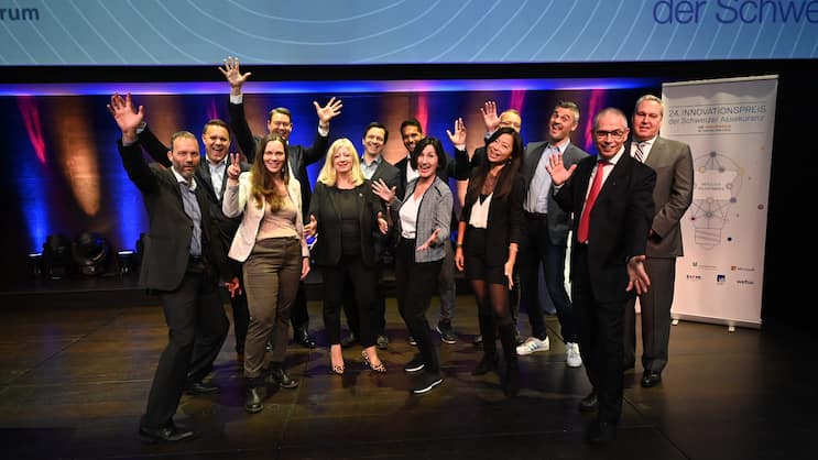 Die 13-köpfige Jury des 24. Innovationspreises der Schweizer Assekuranz: Sabine Betz, Karin Bosshard, Alexander Braun, Jérôme Cosandey, Yamin Gröninger, Sabrina Hartusch, Peter Huber, Michael Kurt, Matthias Niklowitz, Christian Thier, Stefan Thurnherr, Arthur Treichler, Christian Lory.