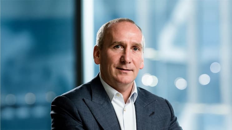 Adrian Cox, CEO di Beazley.