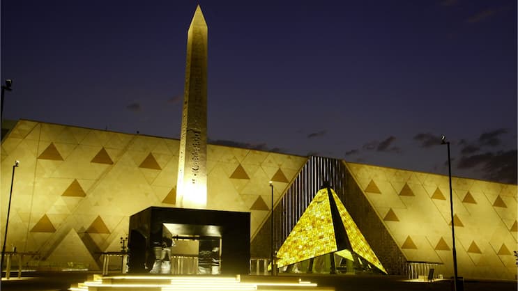 Die Partnerschaft von AXA mit dem Grand Egyptian Museum wird den Schwerpunkt auf die Konservierung von Artefakten legen.