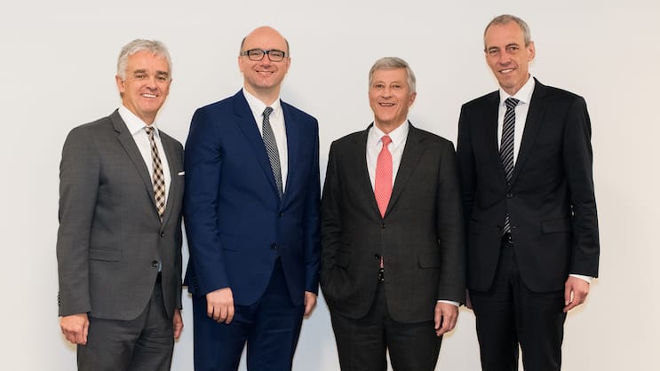 Wehren sich gegen Regulierung, die hohe Kosten nach sich zieht, ohne den Kunden einen Mehrwert zu bieten (v.l.): SVV-Direktor Thomas Helbling, Vizepräsident Michael Müller, Präsident Rolf Dörig und Vorstandsmitglied Patrick Raaflaub.