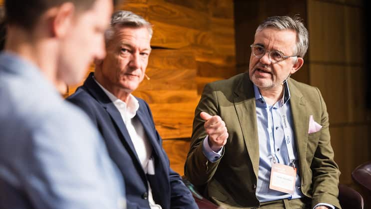 Engagierte Gäste, lebhafte Diskussionen: KPT-CEO Thomas Harnischberg im Gespräch mit BAG-Vizedirektor Kristian Schneider und Moderator Fabian Unteregger (v.r.n.l.)