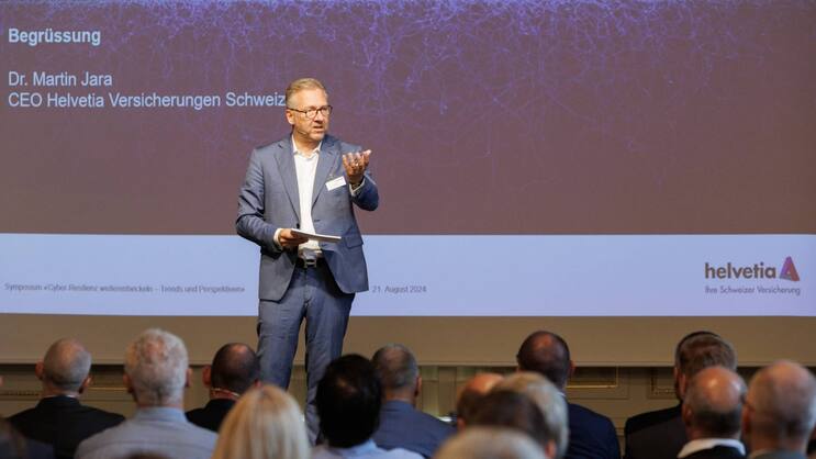 Martin Jara, CEO de Helvetia Suisse, ouvre le cyber-symposium le 21 mai 2024 à Berne.