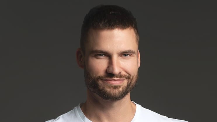 «Viele Unternehmen integrieren KI in ihre alltäglichen Geschäftsprozesse, doch dies spiegelt sich nicht immer in den Gesprächen zur Risikoprüfung wider»: Aaron Aanenson, Leiter des Versicherungsbereichs für Nordamerika bei KYND.