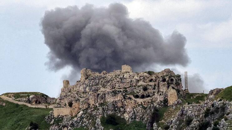 Iran pocht darauf, dass eine dauerhafte Beendigung des Konflikts den Libanon mit einbeziehen muss: Die strategisch wichtige, 900 Jahre alte Burg Beaufort im Südlibanon bei der Einnahme Ende Mai durch israelische Truppen.