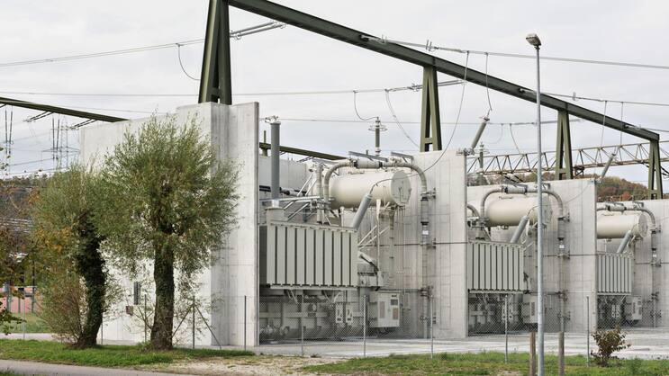 Geomagnetisch induzierte Ströme könnten Transformatoren im Stromnetz zerstören und die Stromversorgung stoppen: Transformator des Swissgrid-Unterwerks Beznau.