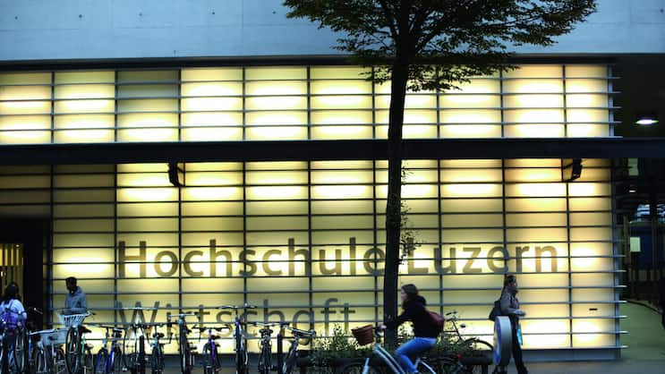 Das IFZ Insurance Summit der Hochschule Luzern liefert Einblicke in eine sich durch KI zunehmend veränderte Geschäftslandschaft bei Versicherern.