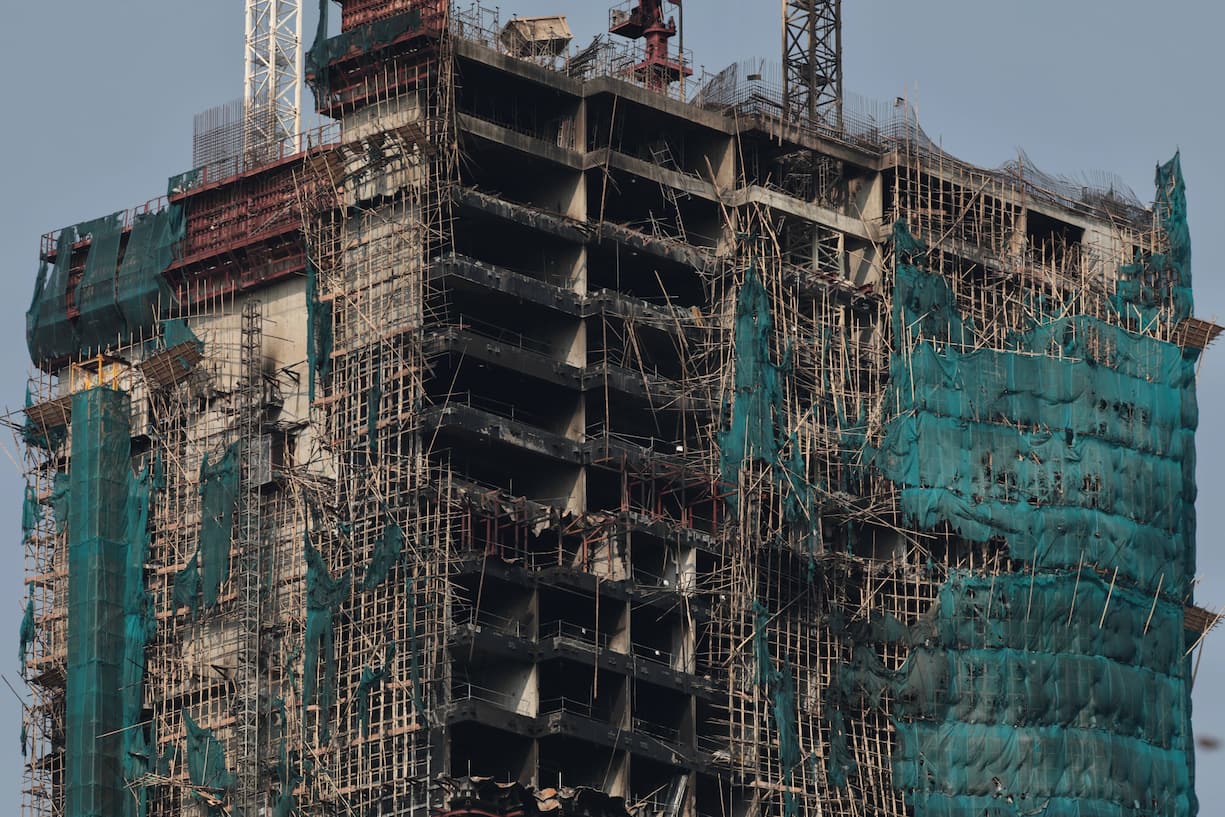 Schäden im oberen Bereich der 42-stöckigen Baustelle des Kimpton Hotels in Hongkong.