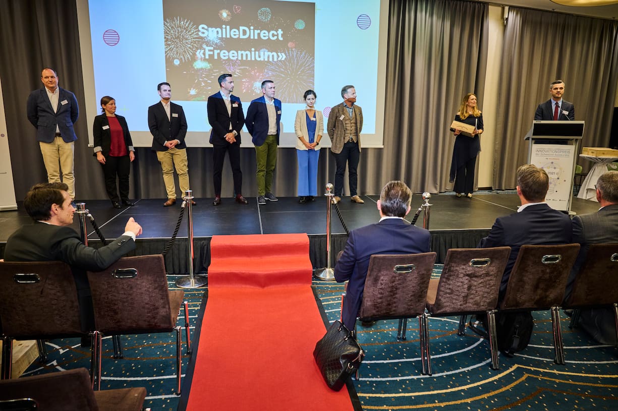 Gewinnerteam auf der Bühne