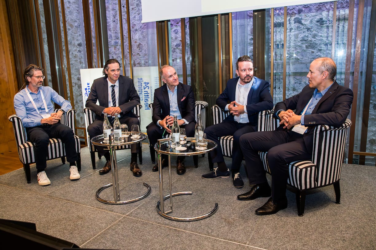 Diskutierten über Digitalisierung: Michael Andor, Vizepräsident der Ärztegesellschaft des Kantons Zürich, Marco D'Angelo, Vizepräsident beim Bundesamt für Statistik, Moderator Marcel Thom, Health Insurance Lead bei Deloitte, Roger Scherrer, Geschäftsführer Tarifsuisse und Andreas Schönenberger, CEO Sanitas (v.l.n.r.).