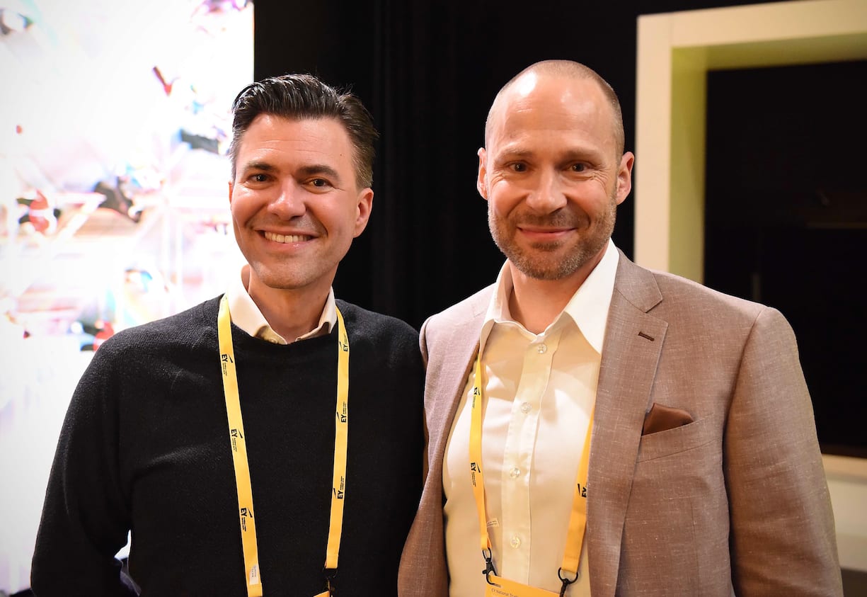 «Es ist wichtig, Erfahrungen zu sammeln»: Adrian Ott und Roger Spichiger, die KI-Experten von EY Schweiz, warnen Firmen vor Nachlässigkeit bei KI-Tool-Einführung.