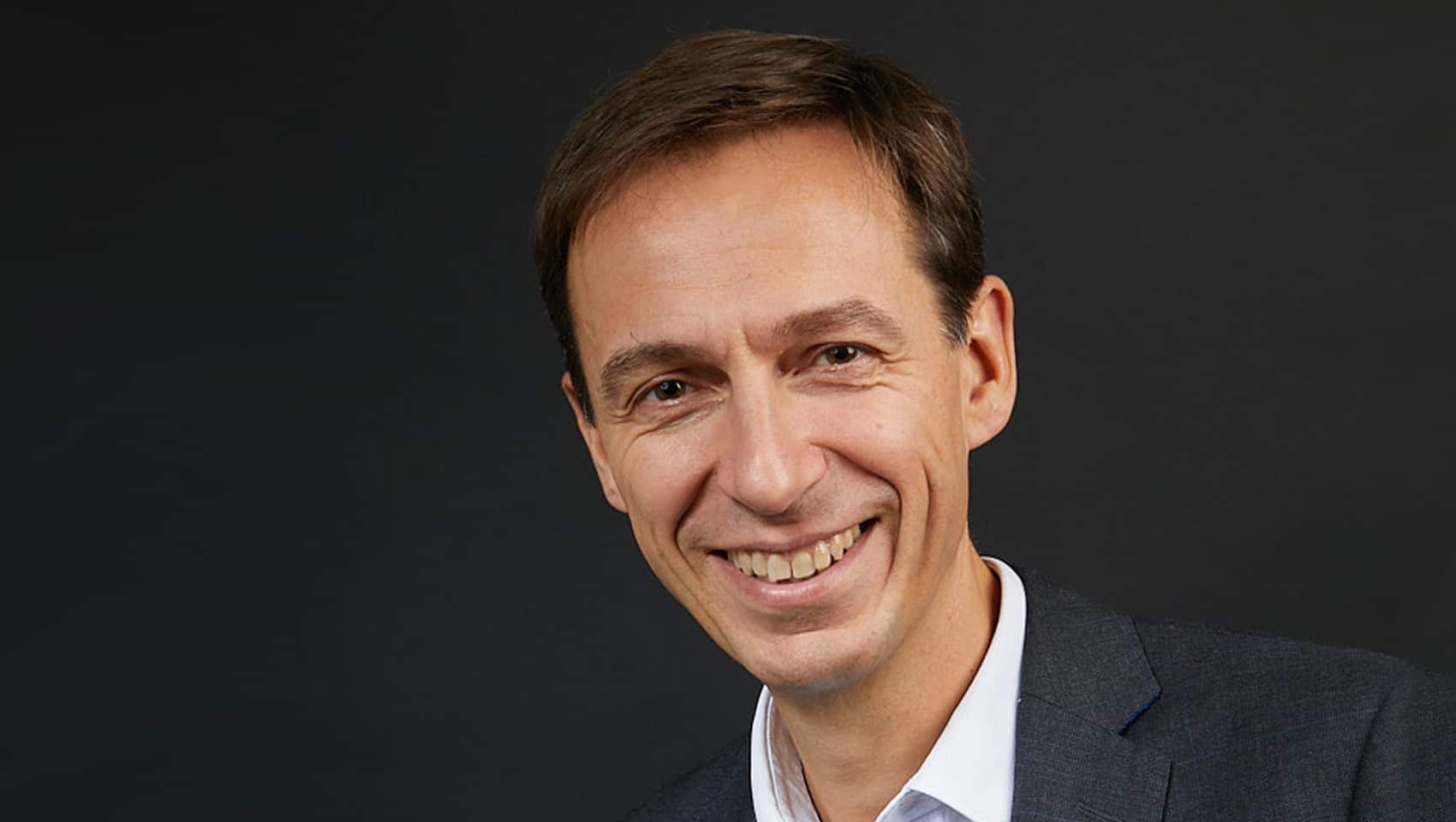 Adelaïde Holdin gibt die Ernennung von Anne-Jacques de Dinechin zum Chef von Verlingue bekannt.