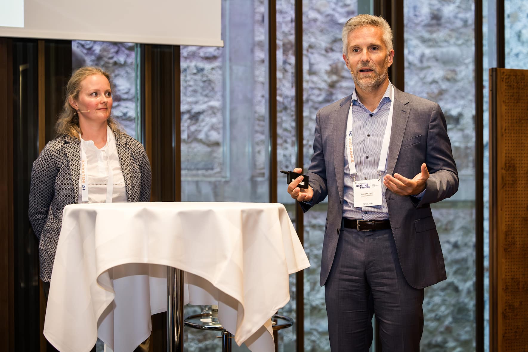 Jessica Thürmer,  Market Access Partner bei Roche Pharma und Rodolphe Eurin, CEO Hôpital de La Tour.
